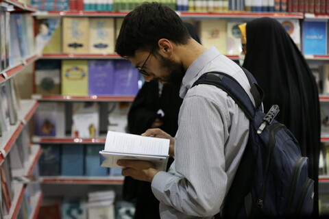 تصاویر/گزارش اولین روز سی و سومین نمایشگاه کتاب تهران