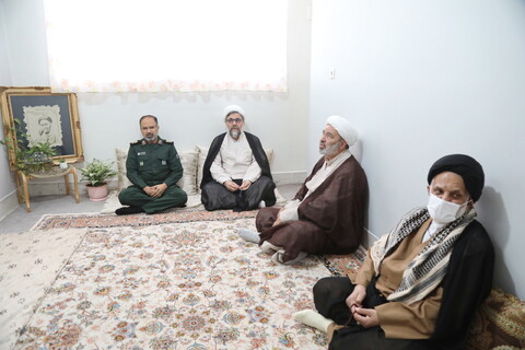 حضور اعضای کنگره شهدای روحانی در منزل روحانی شهید سید مهدی تقوی