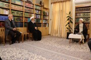 Grand Ayatollah Makarem praises Late Ayat. Safi Golpaygani 