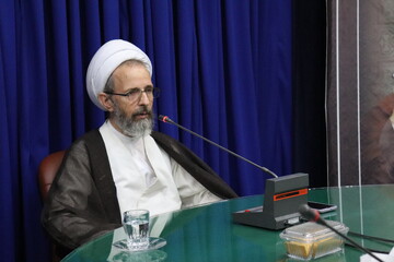 سقوط انسان توسط شیطان گام به گام است | انسان یک شبه به درجات عالیه نمی‌رسد