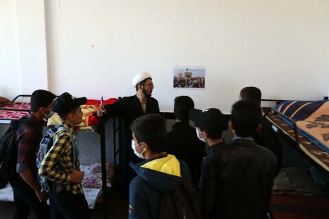 تصاویر | حضئر دانش آموزان نخبه مدارس بهار در مدرسه علمیه این شهرستان