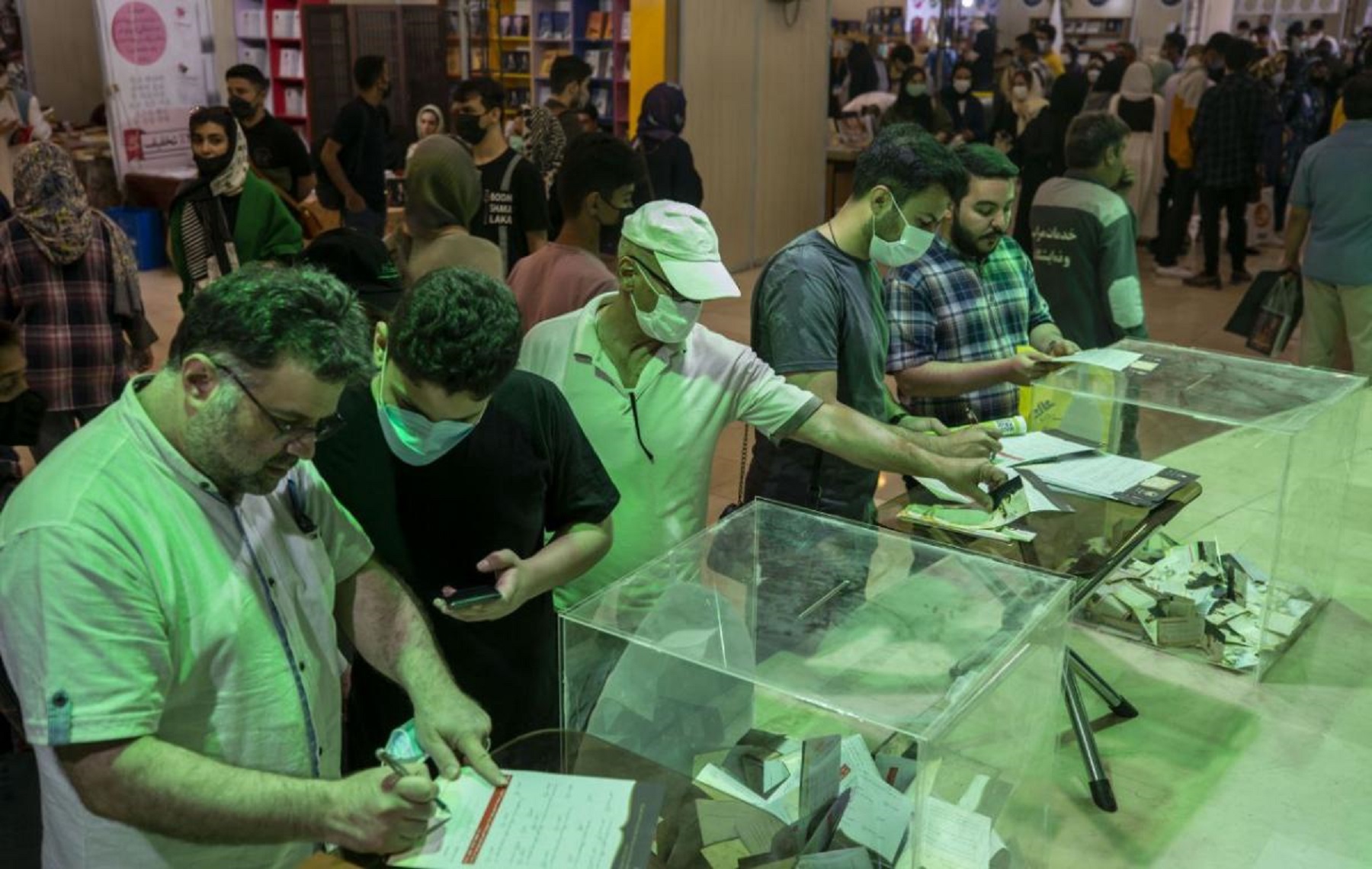 Cultural competition at the al-Abbas's (p) Holy Shrine Pavilion at the Tehran International Book Fair