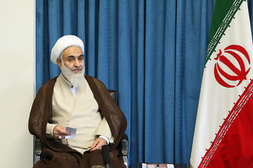 وظیفه ما تنها تربیت پیش نماز نیست