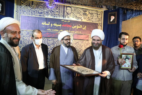 تصاویر / یادواره شهدای مدرسه علمیه حقانی