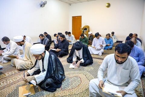 طلبةُ العلوم الدينيّة في النجف الأشرف يُجرون اختباراتهم القرآنيّة