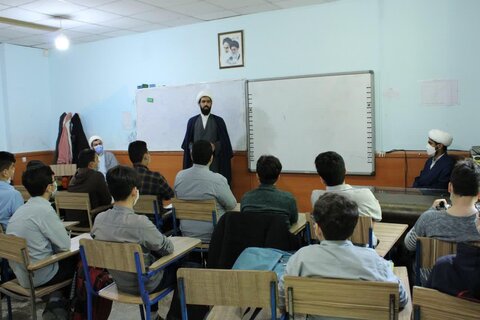 تصاویر/ نشست صمیمی مدیران مدرسه علمیه امام خمینی (ره) گرگان دانش آموزان