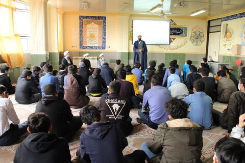 تصاویر/ نشست صمیمی مدیران مدرسه علمیه امام خمینی (ره) گرگان دانش آموزان