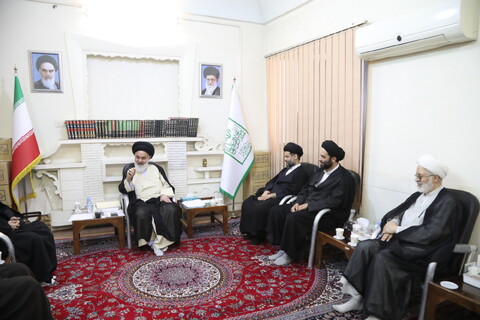 تصاویر / دیدار بیت مرحوم آیت الله العظمی علوی گرگانی با آیت الله حسینی بوشهری