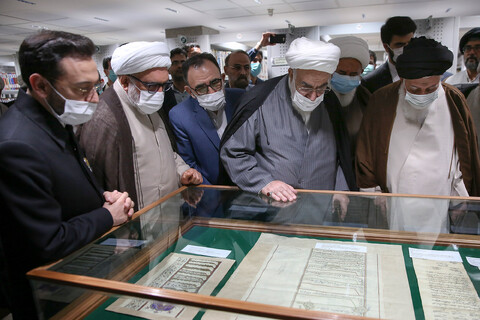 روضہ امام رضا (ع) کی نئی اور غیر معمولی لائبریری کا افتتاح