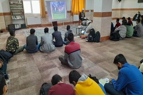 حجت الاسلام الله رضا اکبری در جمع دانش آموزان ممتاز شهرستان سنقر و کلیایی