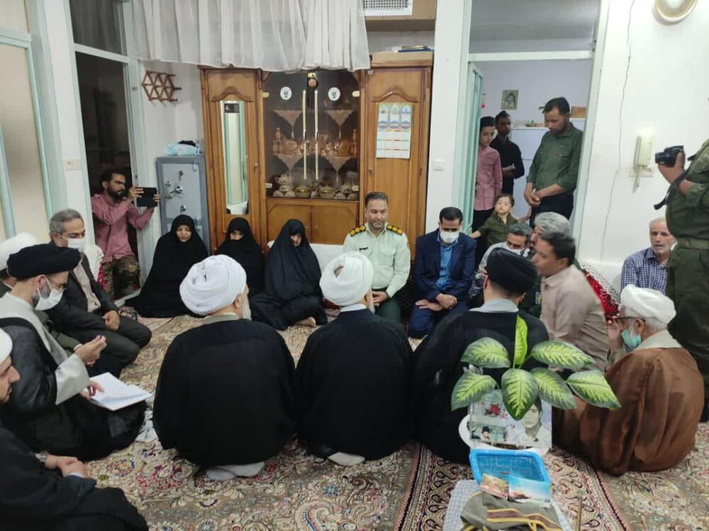 حضور امام جمعه کاشان در منزل شهید نوروزی