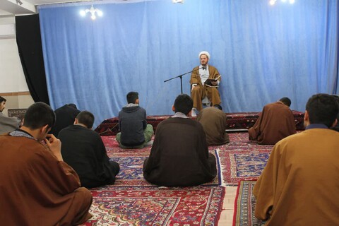تصاویر/ نشست صمیمی طلاب مدرسه علمیه امام خمینی(ره) خوی با مدیریت مدرسه