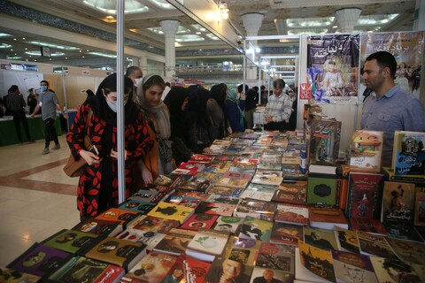 تصاویر/ بازدید خبرنگاران قمی از نمایشگاه بین المللی کتاب تهران