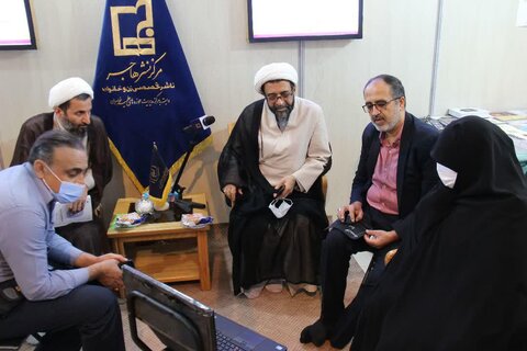 بازدید حجت الاسلام فاضل از نمایشگاه کتاب تهران