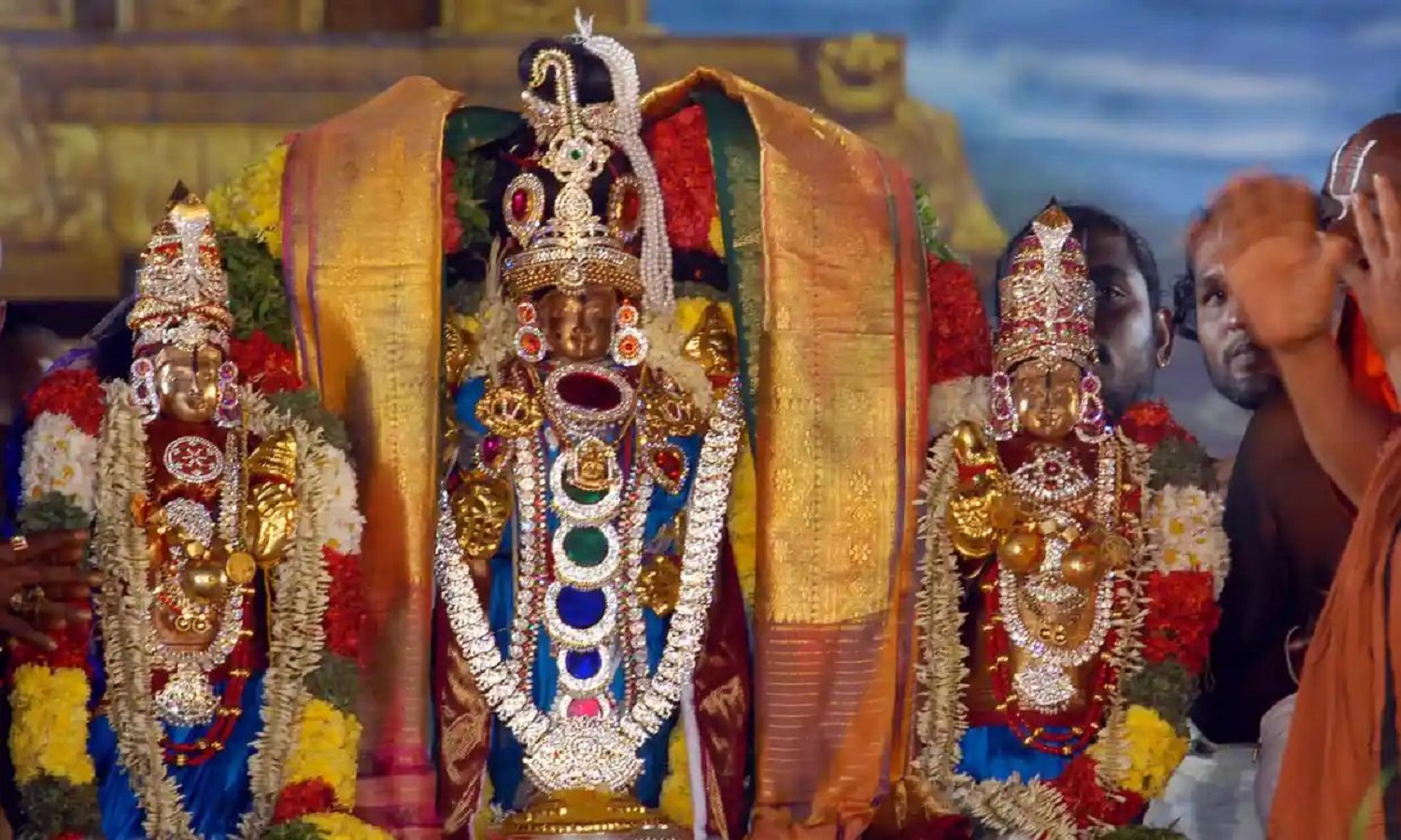 Scary nightmares cause temple treasure return in India