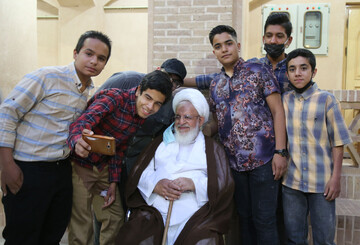 تصاویر/ مراسم جشن تکلیف دانش آموزان مدرسه ملاصدرا با حضور امام جمعه یزد