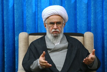 ما هنوز نتوانسته ایم شخصیت های معنوی خود را معرفی کنیم