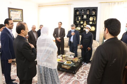 تصاویر/ دیدار مسئولین بوکان با خانواده شهدای روحانی این شهرستان