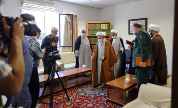 تصاویر/ دیدار اعضای ستاد کنگره شهدای روحانی با آیت الله العظمی سبحانی