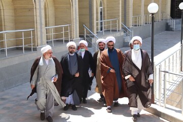 تصاویر/ بازدید رابط دولت با حوزه و روحانیت از مدرسه علمیه امام خامنه ای ارومیه