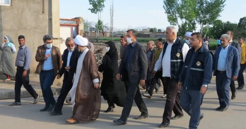 تصاویر/ حضور امام جمعه شهرستان خوی در مناطق سیل زده دیزج دیز