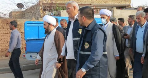 تصاویر/ حضور امام جمعه شهرستان خوی در مناطق سیل زده دیزج دیز