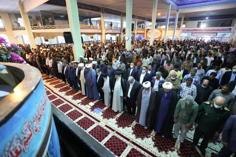 تصاویر/ حضور سرزده رییس جمهور در نماز جمعه میاندوآب