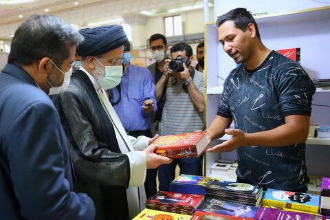 بازدید رئیس جمهور از نمایشگاه کتاب تهران