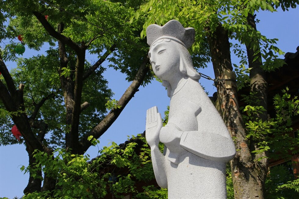 Seoul temple represents religious harmony between Buddhism and Christianity