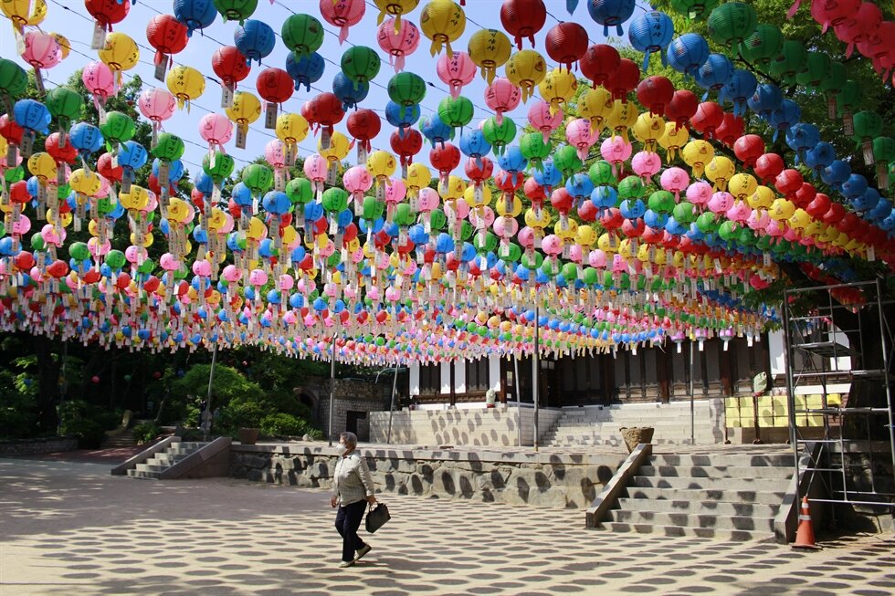 Seoul temple represents religious harmony between Buddhism and Christianity