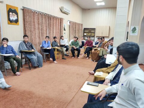 تصاویر / نشست بصیرتی وآموزشی طلاب مدرسه علمیه شیخ الاسلام قزوین