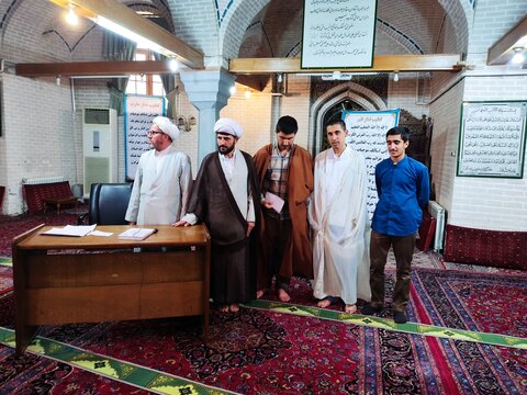 تصاویر / نشست بصیرتی وآموزشی طلاب مدرسه علمیه شیخ الاسلام قزوین
