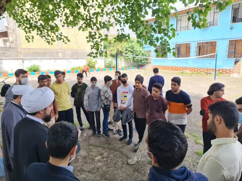 تصاویر/ گفتگوی صمیمانه دانش آموزان با مدیر مدرسه علمیه امیرالمومنین علی(ع) شهرستان رشت