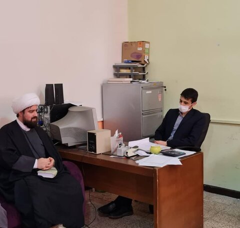 تصاویر/ گفتگوی صمیمانه دانش آموزان با مدیر مدرسه علمیه امیرالمومنین علی(ع) شهرستان رشت