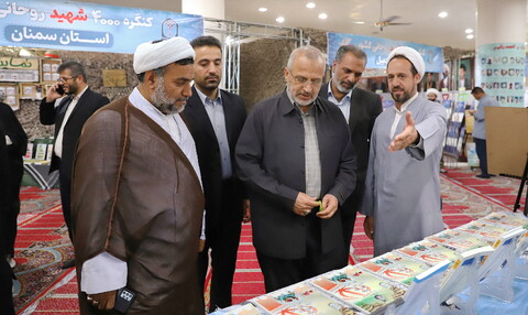 تصاویر/ بازدید استاندار قم از نمایشگاه "ردای سرخ" کنگره ۴ هزار شهید روحانی در قم