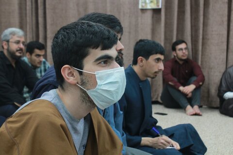 تصاویر/ درس اخلاق با حضور نماینه ولی فقیه در کردستان در مدرسه خاتم الانبیا (ص) سنندج