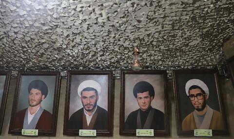 تصاویر/ نمایشگاه "ردای سرخ" کنگره ۴ هزار شهید روحانی در قم
