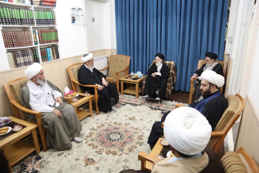 Photo/ Grand Ayatollah Shobeiri meets late Grand Ayatollah Safi's household