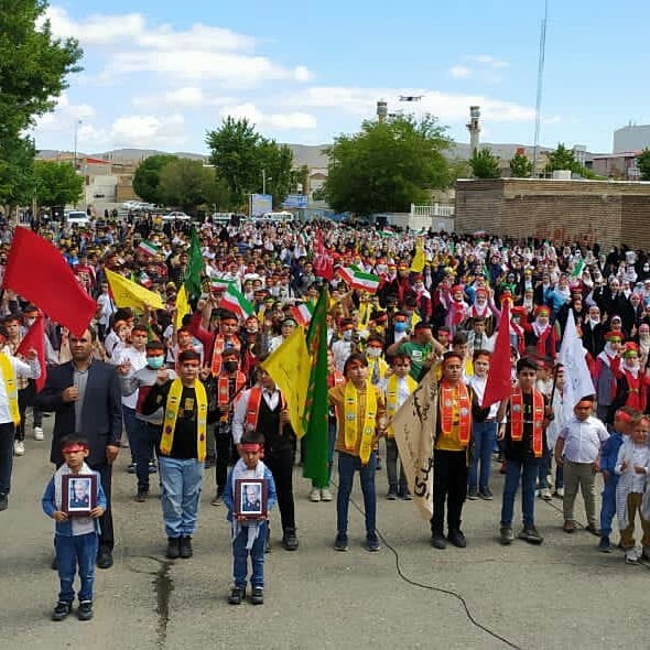 فیلم| جمع خوانی سرود " سلام فرمانده " در شهرستان چایپاره