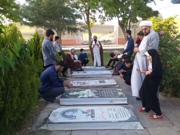 تصاویر/ تجدید میثاق طلاب مدرسه علمیه امام صادق(ع) نقده با شهدا