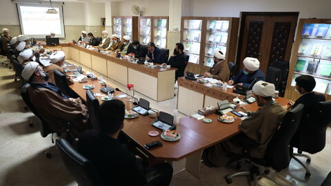 دومین جلسه قرارگاه مقابله و مبارزه با جریان‌های انحرافی در دفتر اجتماعی و سیاسی حوزه‌های علمیه
