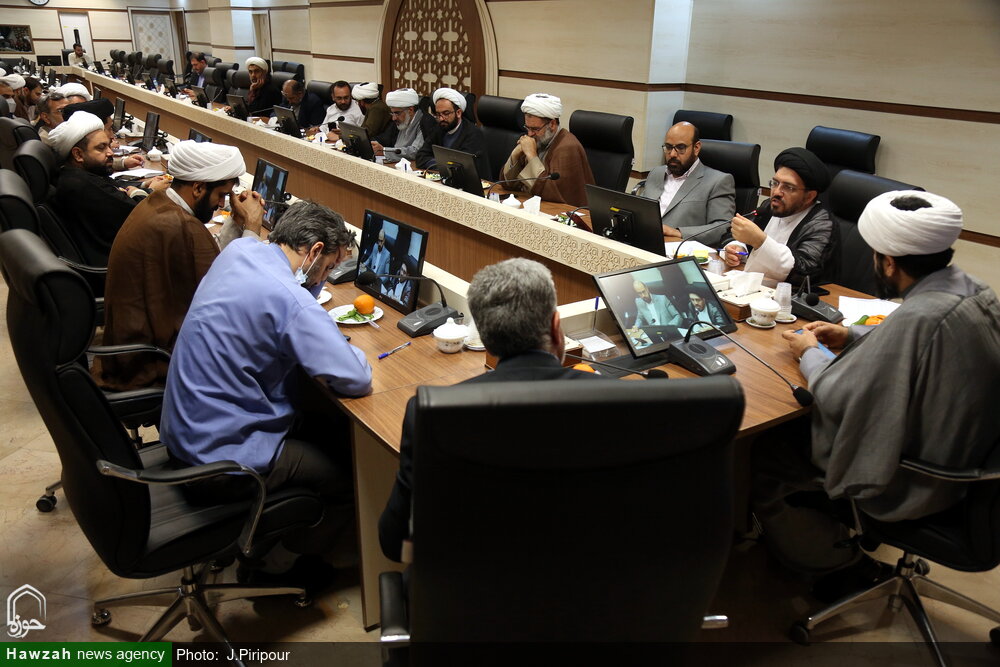 تصاویر/ نشست اعضای شورای عالی فضای مجازی حوزه های علمیه