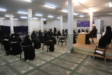 تصاویر/ آزمون ارتقا و ساماندهی مشاوران مدارس علمیه خواهران استان قم