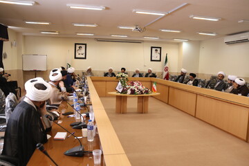 تصاویر/ نشست ماهانه مدیران مدارس علمیه اصفهان با حضور آیت الله علیدوست