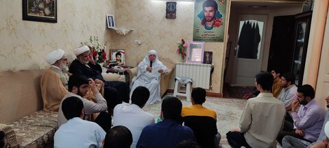 تصاویر / دیدار مدیر ،اساتید وطلاب مدرسه علمیه شیخ الاسلام قزوین با خانواده شهید ذوالفقاری