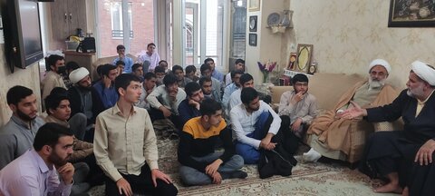 تصاویر / دیدار مدیر ،اساتید وطلاب مدرسه علمیه شیخ الاسلام قزوین با خانواده شهید ذوالفقاری
