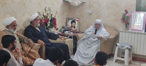 تصاویر / دیدار مدیر ،اساتید وطلاب مدرسه علمیه شیخ الاسلام قزوین با خانواده شهید ذوالفقاری