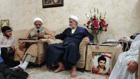 تصاویر / دیدار مدیر ،اساتید وطلاب مدرسه علمیه شیخ الاسلام قزوین با خانواده شهید ذوالفقاری