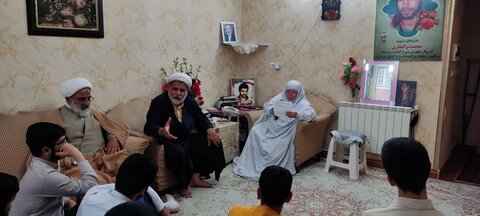 تصاویر / دیدار مدیر ،اساتید وطلاب مدرسه علمیه شیخ الاسلام قزوین با خانواده شهید ذوالفقاری