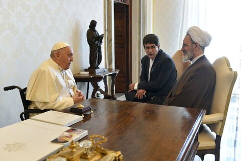 مدير الحوزات العلمية في إيران يلتقي بالبابا فرنسيس في الفاتيكان